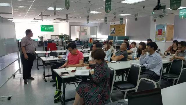 煙臺(tái)智聯(lián)網(wǎng)絡(luò)走進(jìn)中宏保險(xiǎn)培訓(xùn)微信營(yíng)銷(xiāo)運(yùn)營(yíng)